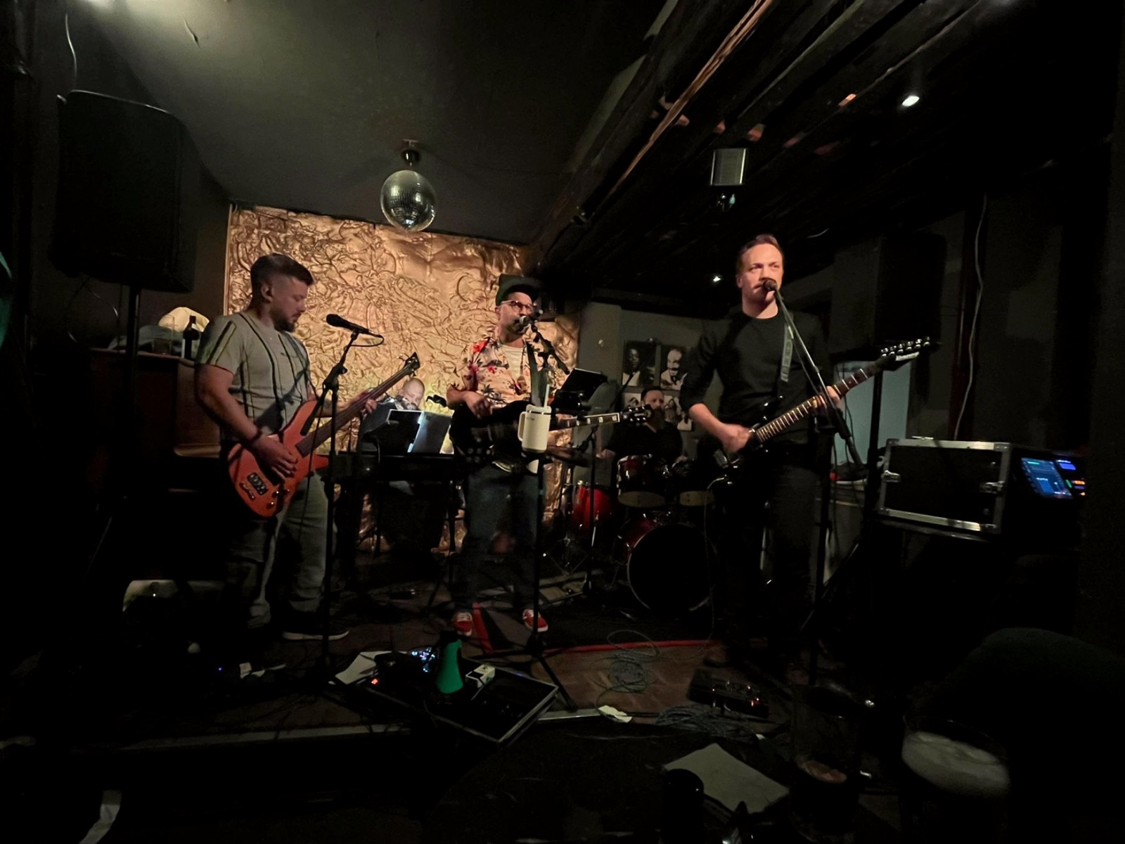 Weder Prinz Noch König live im Club